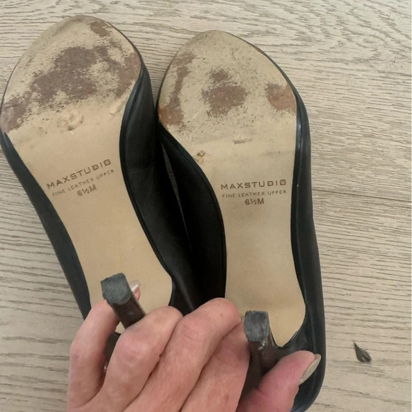 Max Studio black leather heels size 6.5 - Picture 7 of 7